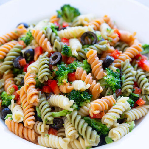 Jason's Deli copycat pasta salad recipe with broccoli, rotini and olives